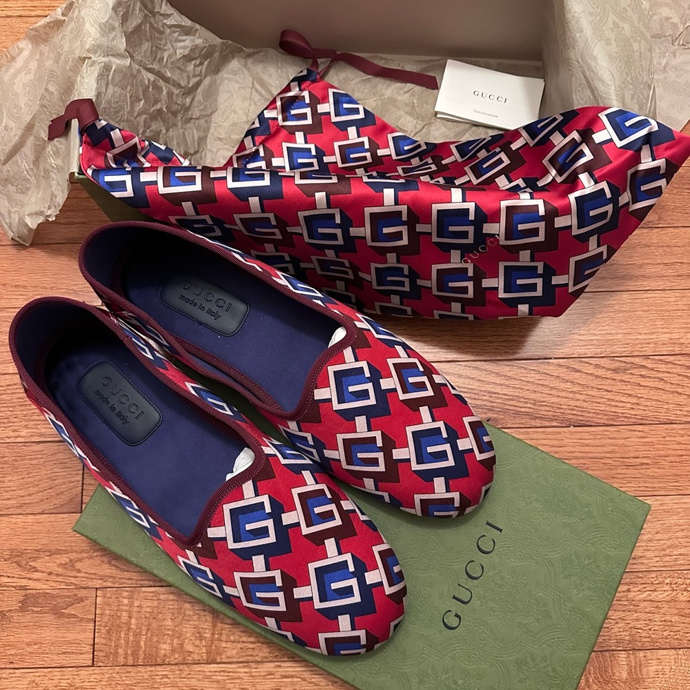 Gucci Satin Voyage Eco Geometric Print
Loafers